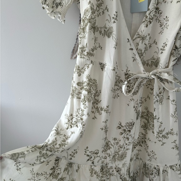 white & green floral wrap dress // antonio melani size 6 - Picture 2 of 7